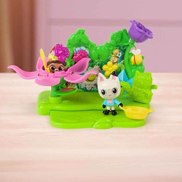 Gabby’s Dollhouse Bahçe Oyun Seti
